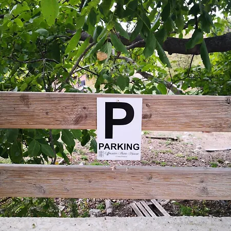 Effrosini Stonehouse Center Portariá